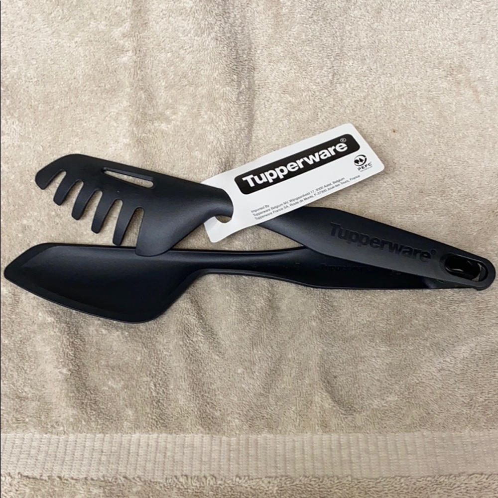 Tupperware tongs